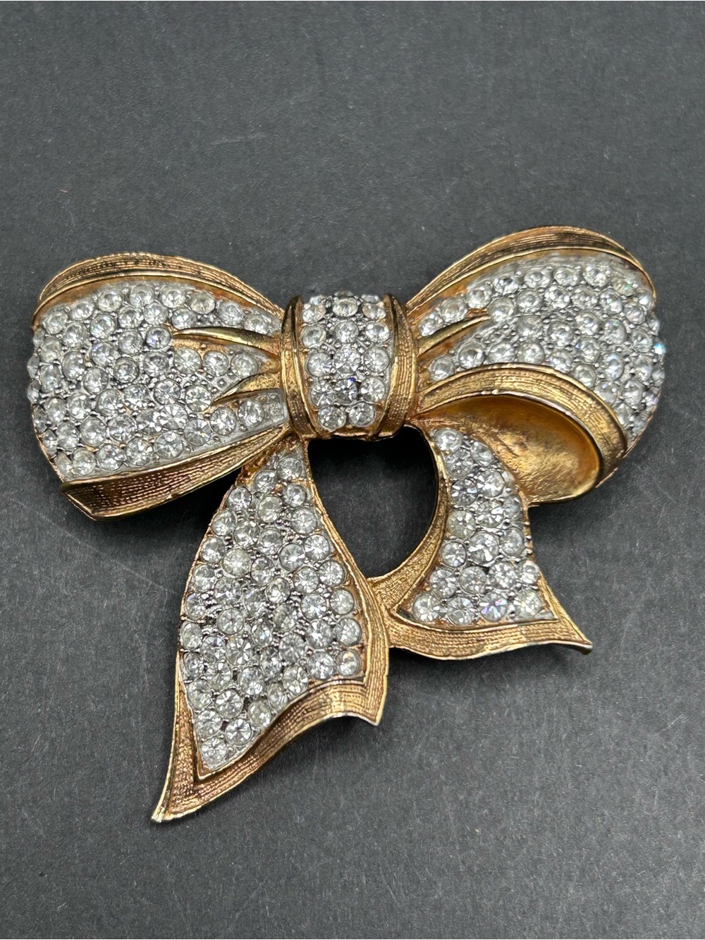 VTG 1980s Large Crystal Gold Tone Bow Brooch Pin